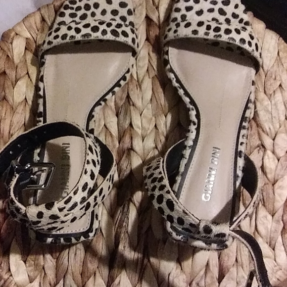 Sandals - Picture 6 of 7